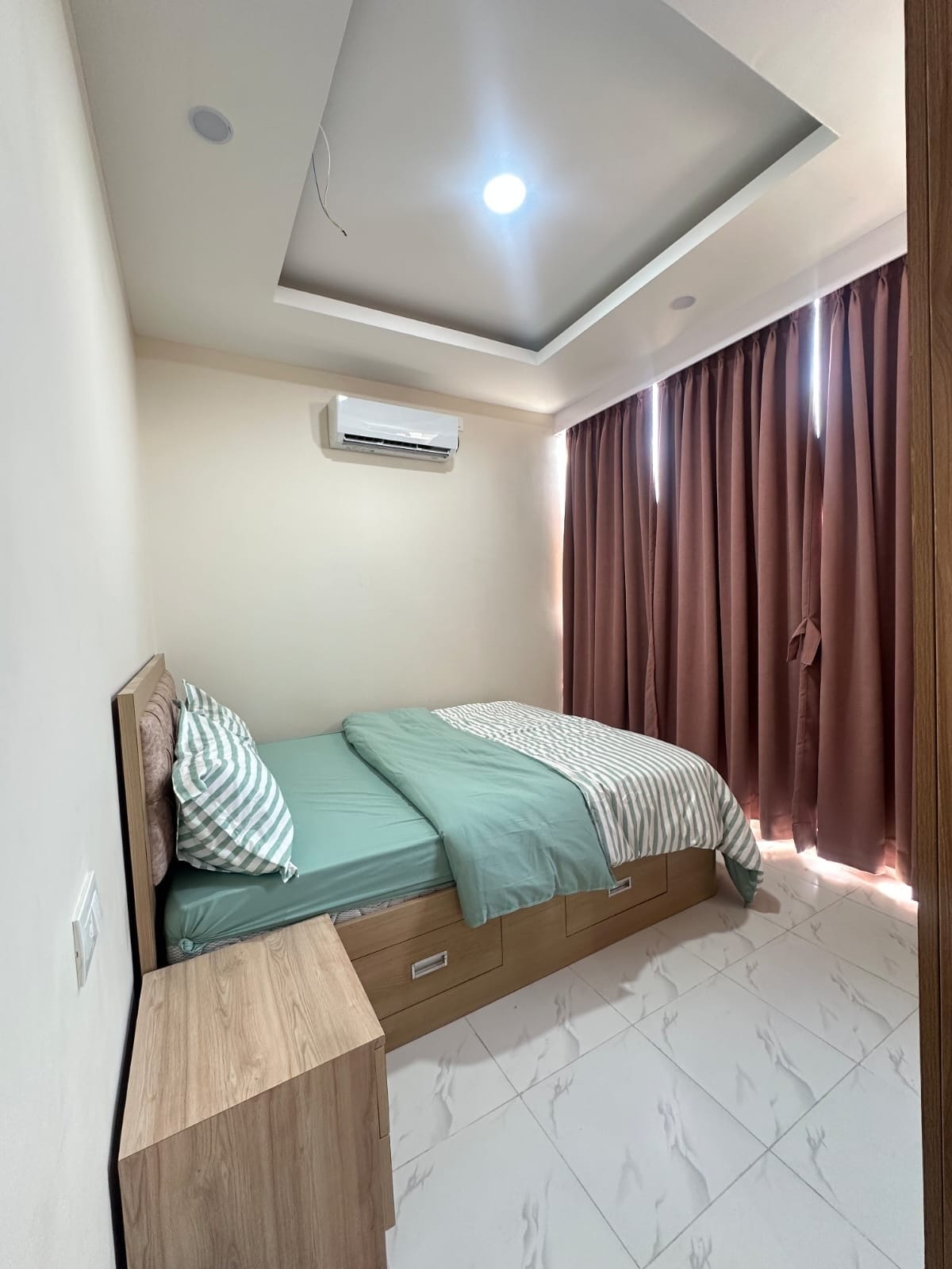 Medium Studio-7 (Queen Bed+Sofa Bed + Workstation)