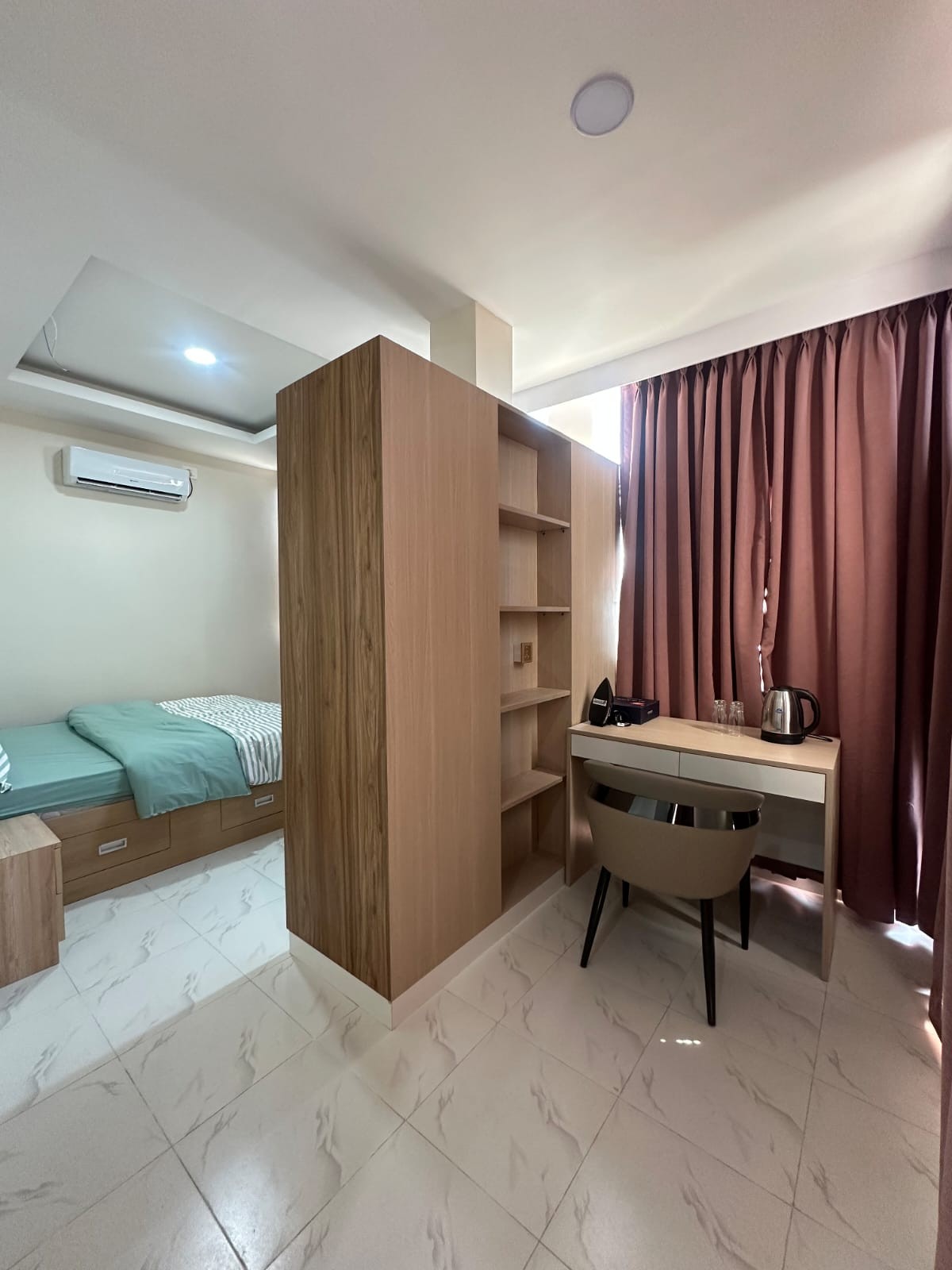 Medium Studio-7 (Queen Bed+Sofa Bed + Workstation) — photo