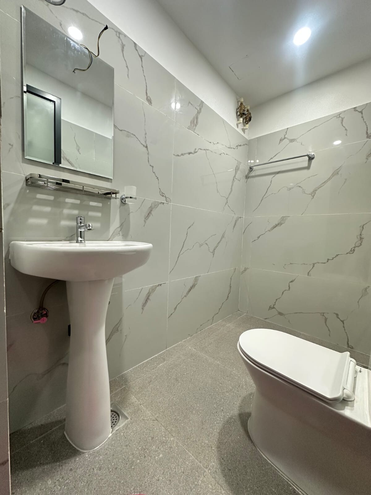 Medium Studio-7 (Queen Bed+Sofa Bed + Workstation) — photo