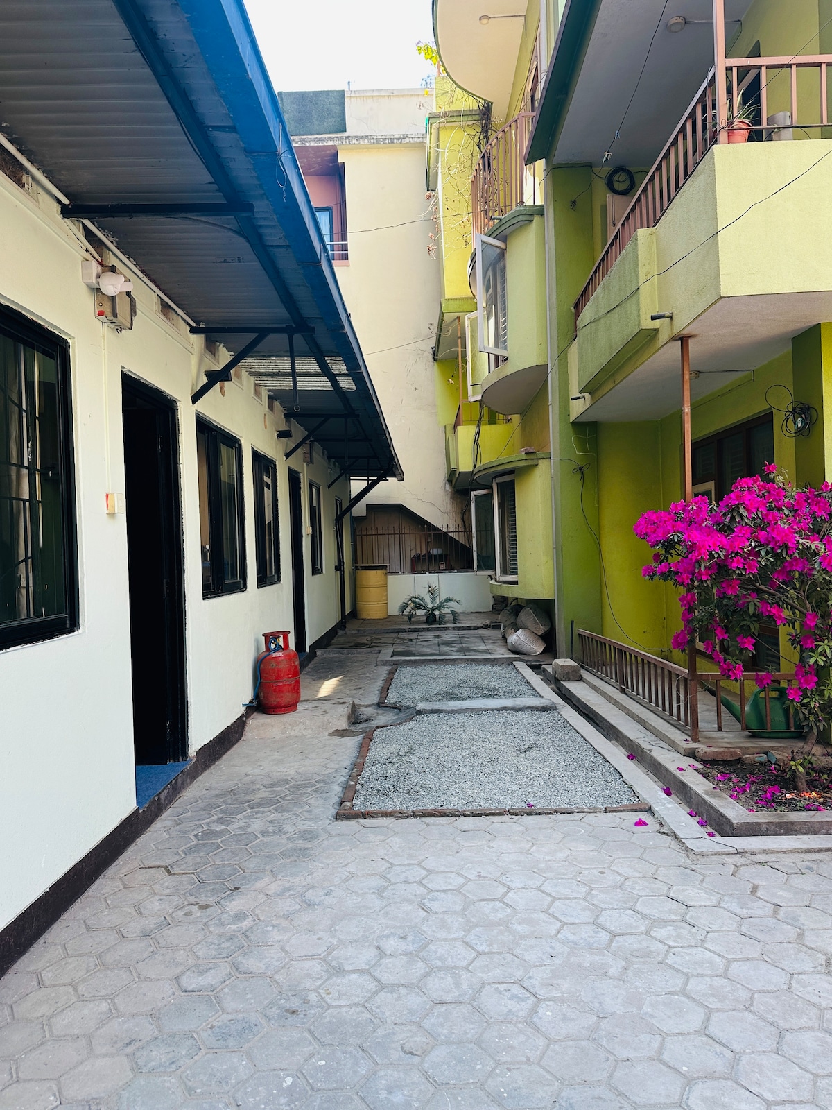 Lilen’s Tahara -Entire apt, private bath+kitchen B