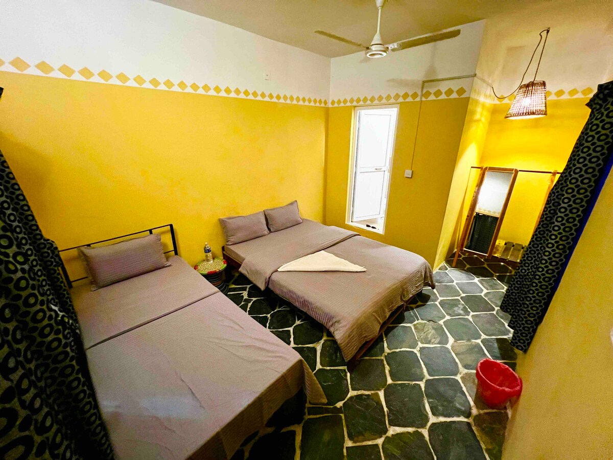 Welcoming room on ground floor with parking — photo