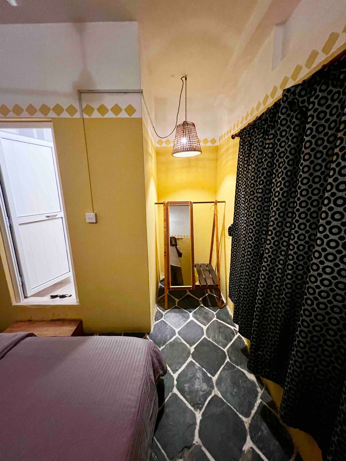 Welcoming room on ground floor with parking — photo