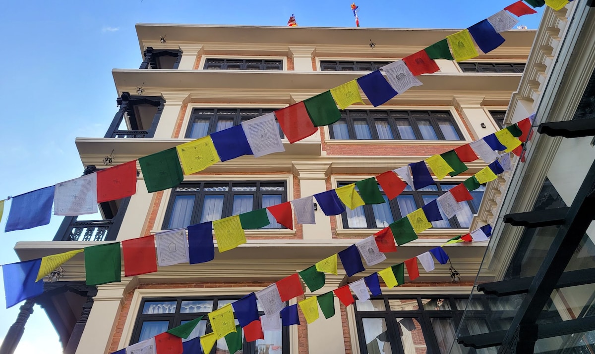 SUPER HOST | Chic Queen Size Bed with Breakfast!