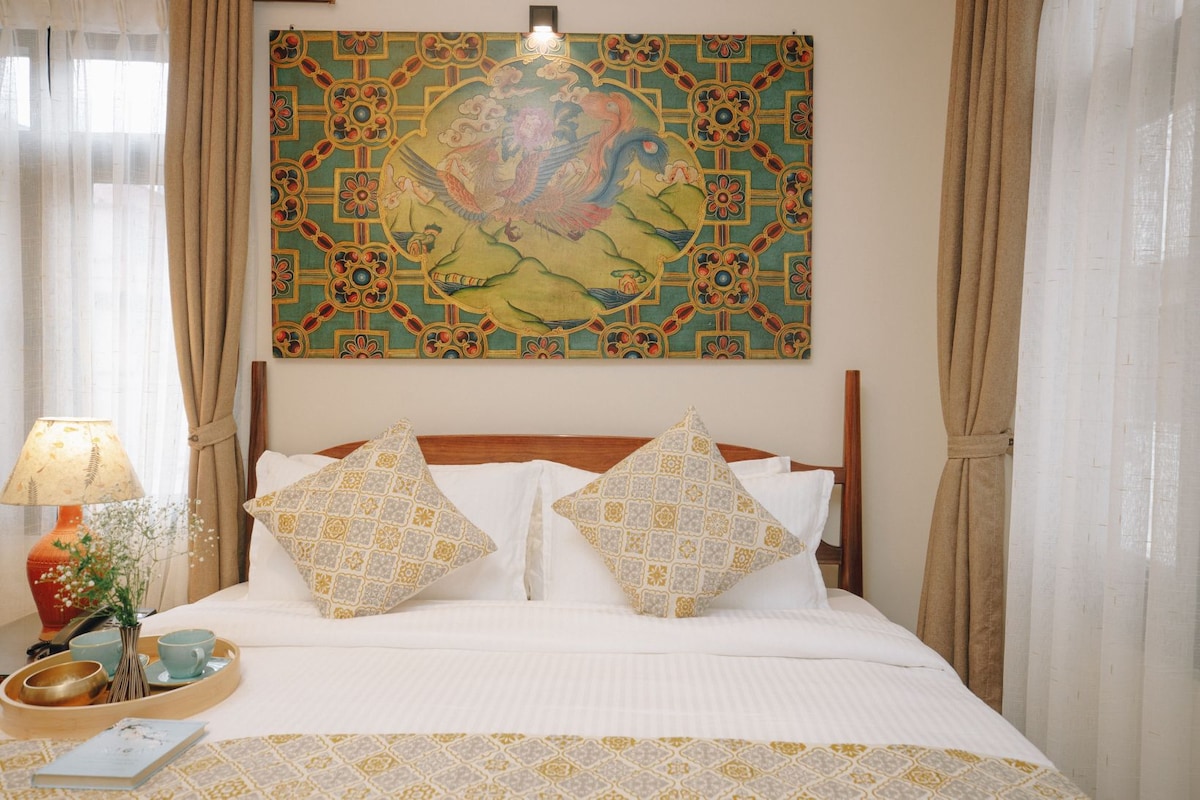 SUPER HOST | Chic Queen Size Bed with Breakfast! — photo