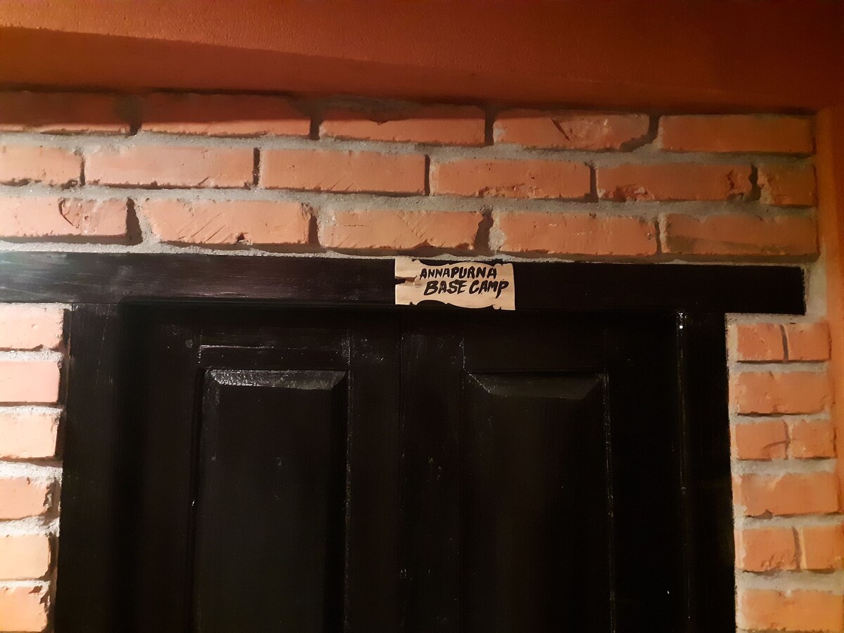 Annapurna base camp:Beautiful Lakeview hostel room — photo