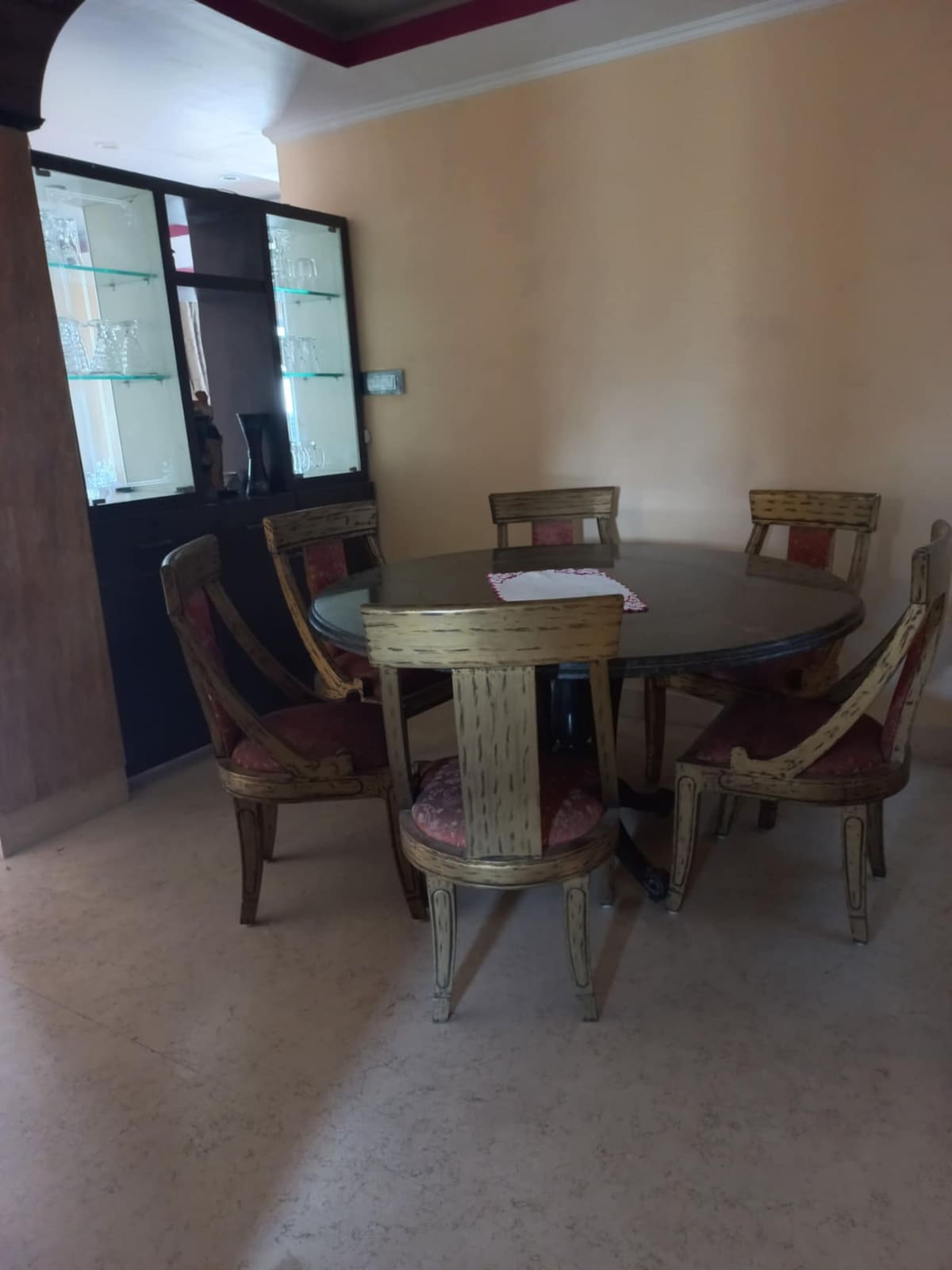 Comfortable, Spacious, Posh Area — photo