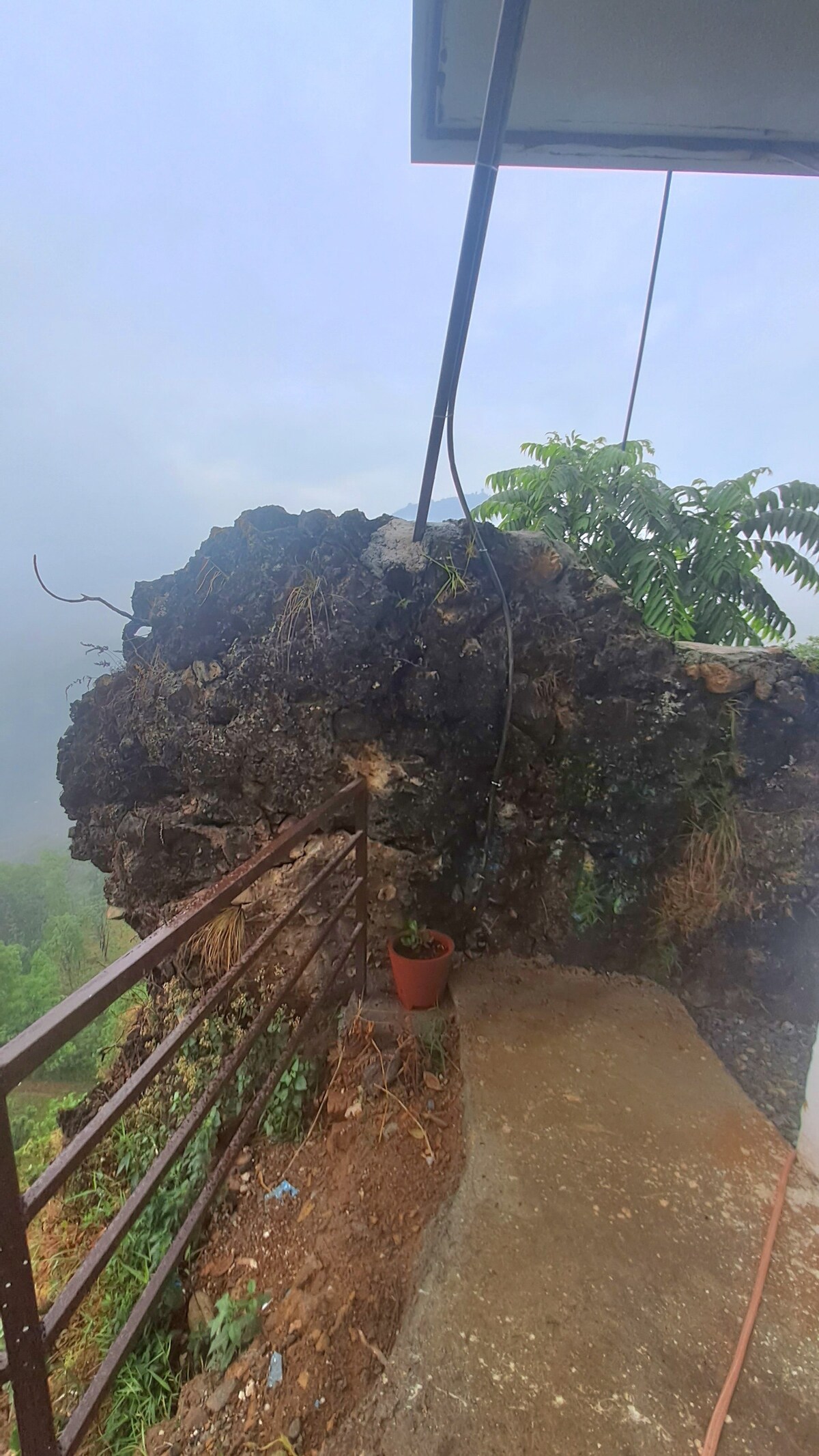 Kailash villa (cave cabin/lake front) — photo