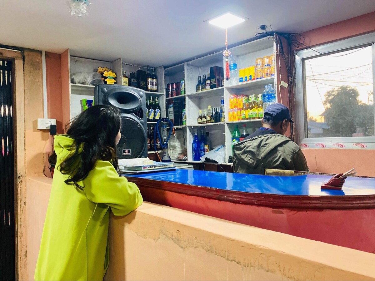 X Army Hotel Sauraha  facilitate of jungle safari — photo