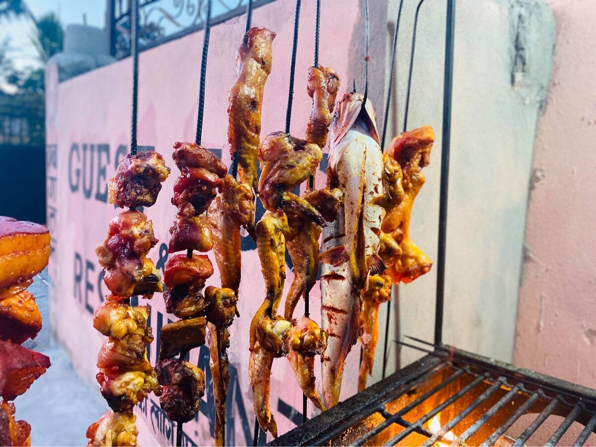 X Army Hotel Sauraha  facilitate of jungle safari — photo