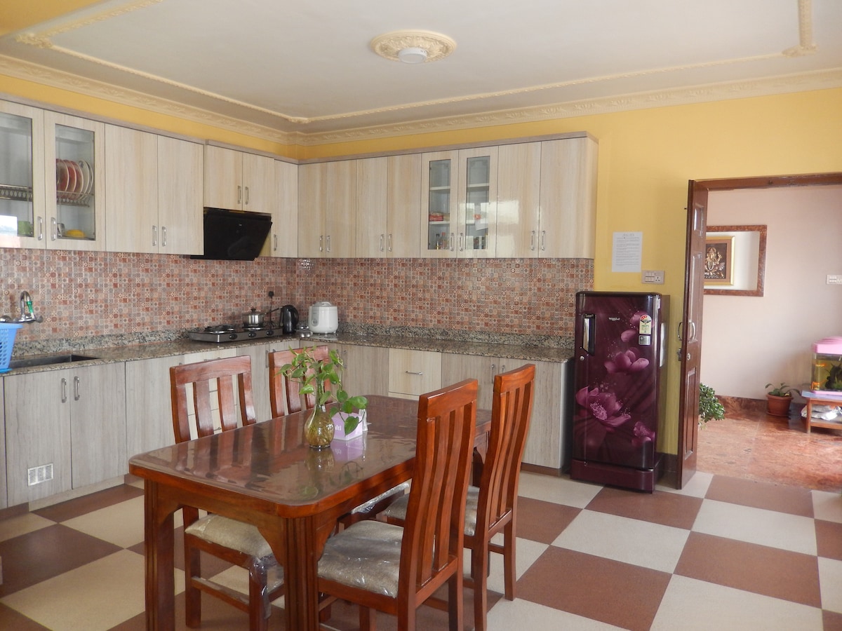 Bright "Sunshine Room" - Peaceful Homestay