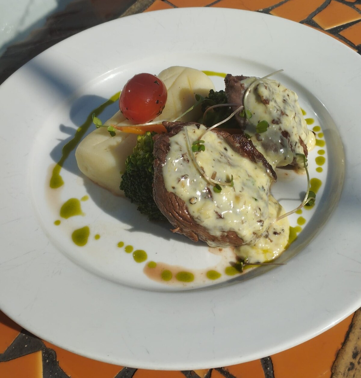 Mountain Pepper Palate: Bed, Movie & Breakfast — photo