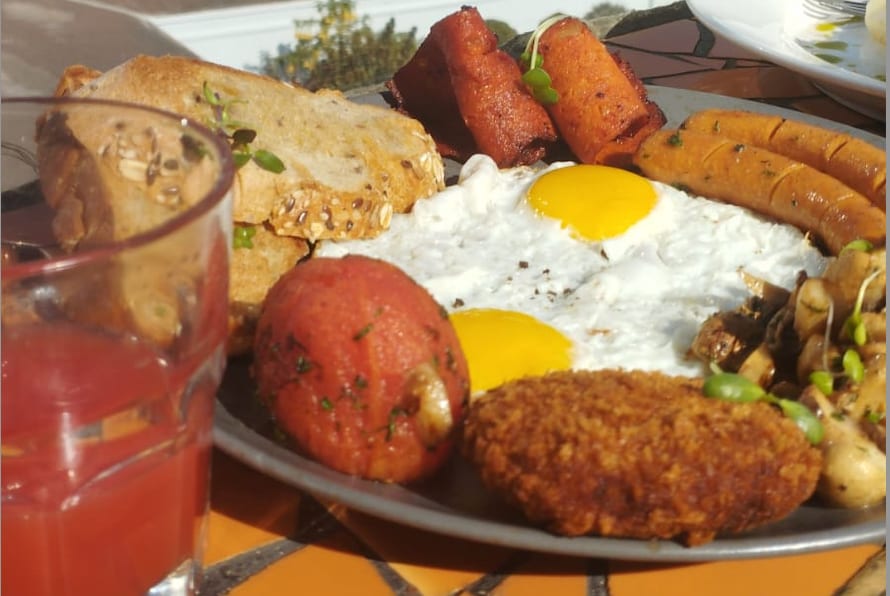 Mountain Pepper Palate: Bed, Movie & Breakfast — photo