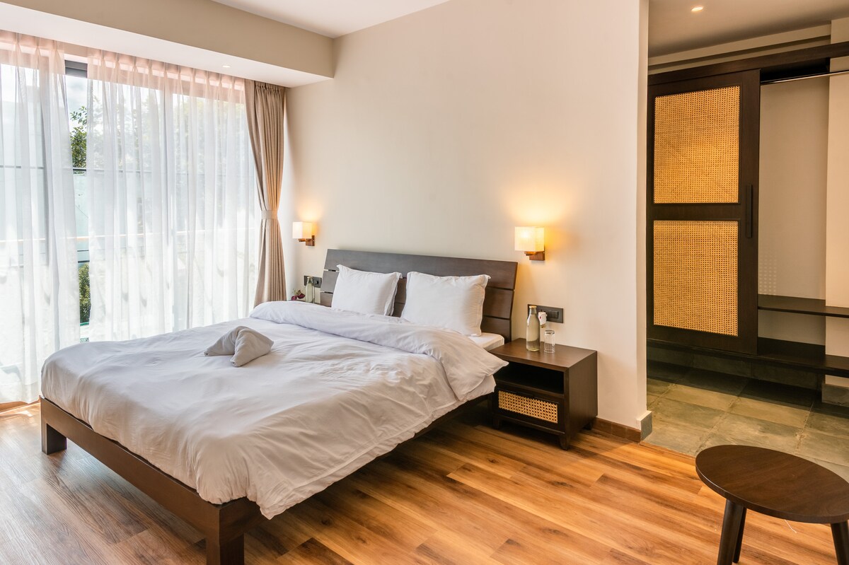 Makalu Room at Karwaan Bed and Breakfast