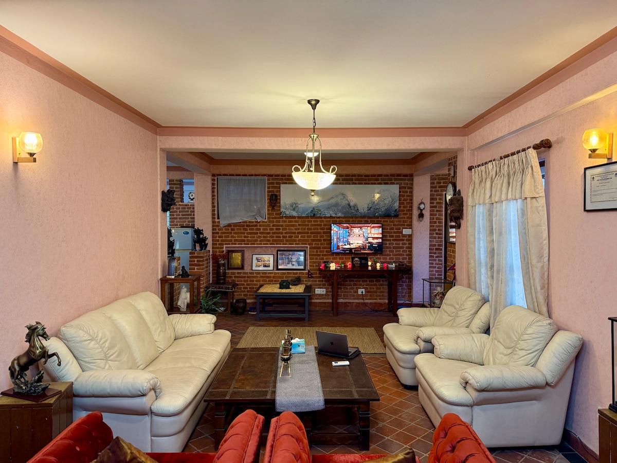 2 bedroom apt,garden/coffee roasting unit/ parking