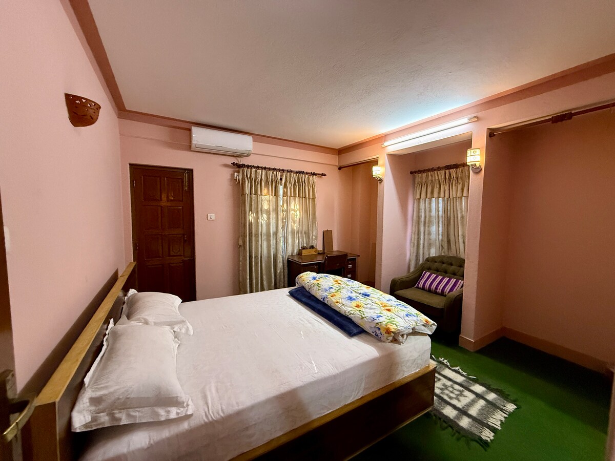 2 bedroom apt,garden/coffee roasting unit/ parking — photo