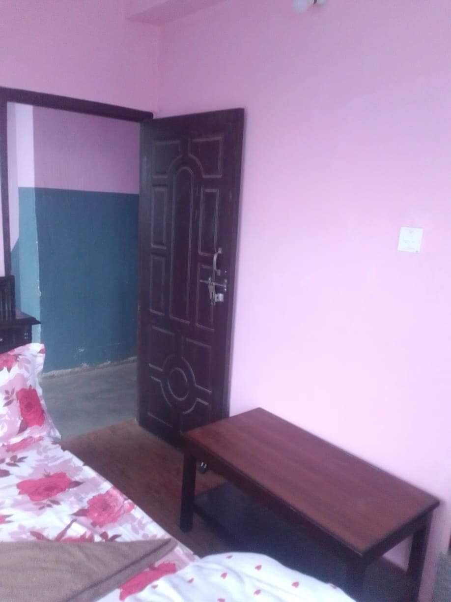 Private room with attached bathroom — photo