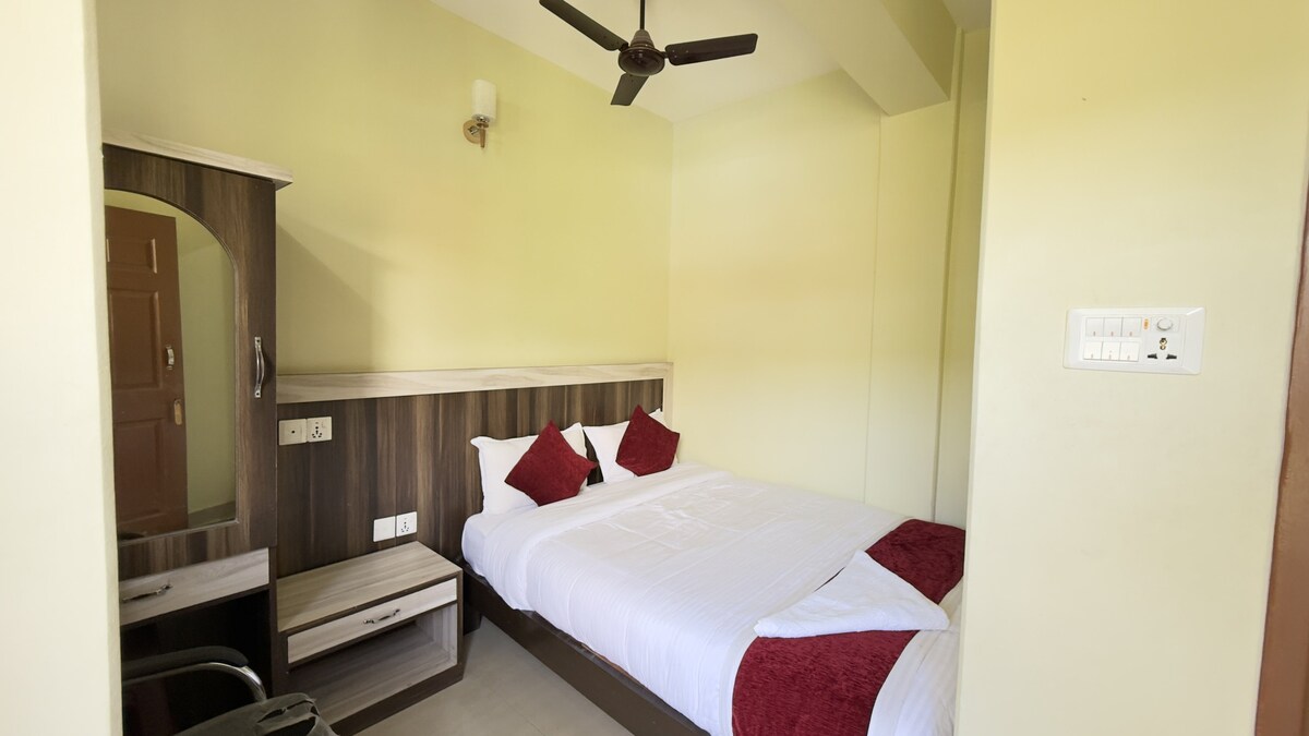 Quiet King Room with Private Bathroom