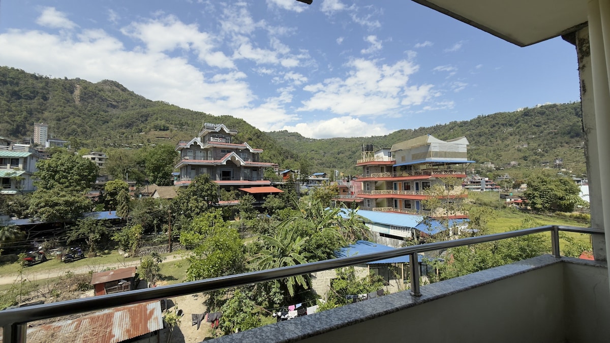 Quiet King Room with Private Bathroom — photo