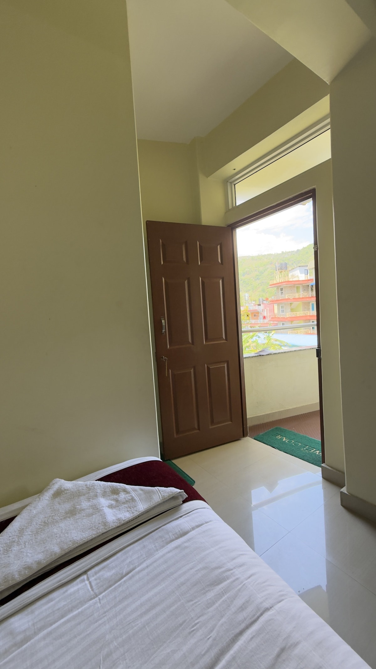 Quiet King Room with Private Bathroom — photo