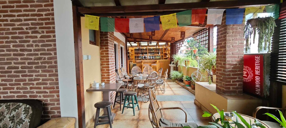 deluxe king room — photo