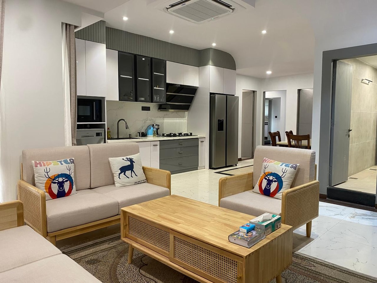 Premium 3BR Apt. next to Radisson Hotel