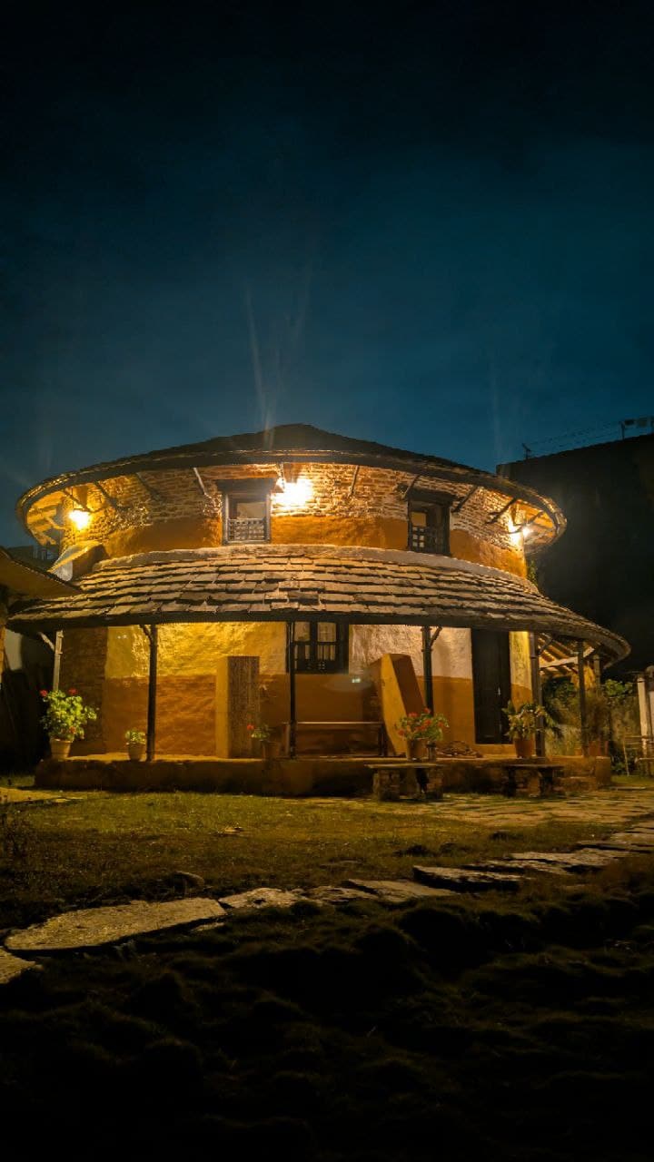 Damaru Roundhouse stay — photo