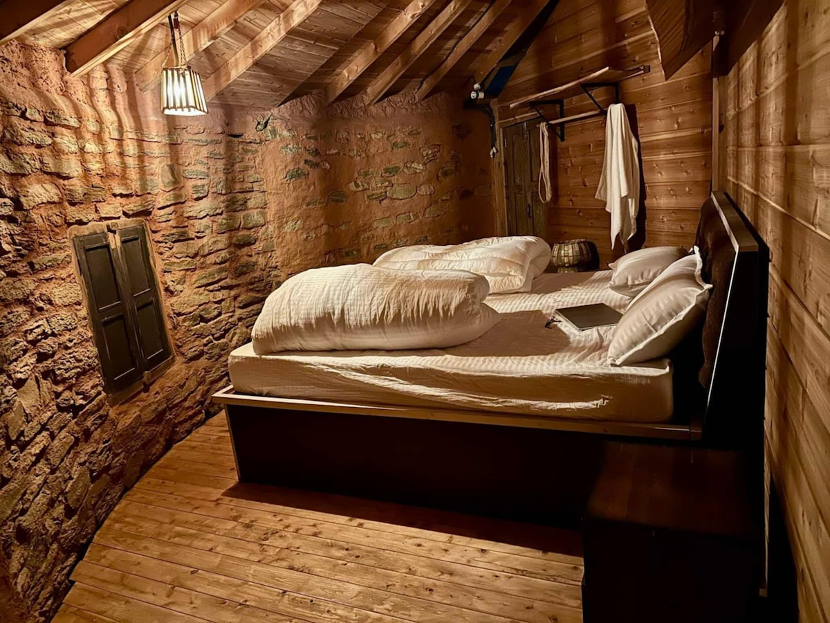 Damaru Roundhouse stay — photo