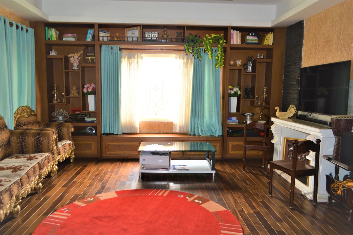 Mix of modern and contemprorary- room in kathmandu — photo
