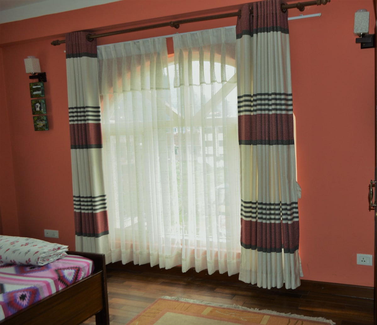 Mix of modern and contemprorary- room in kathmandu — photo