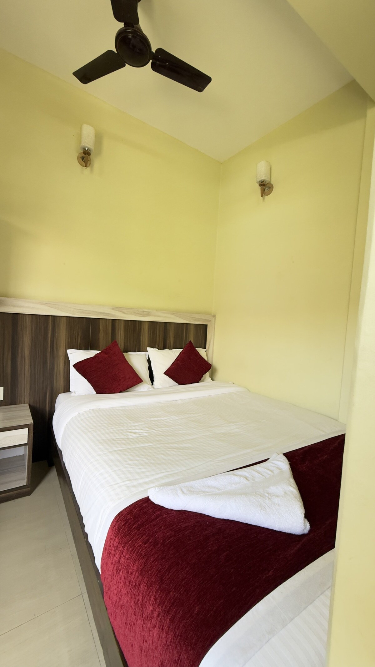 Comfortable Room with Private Bathroom — photo