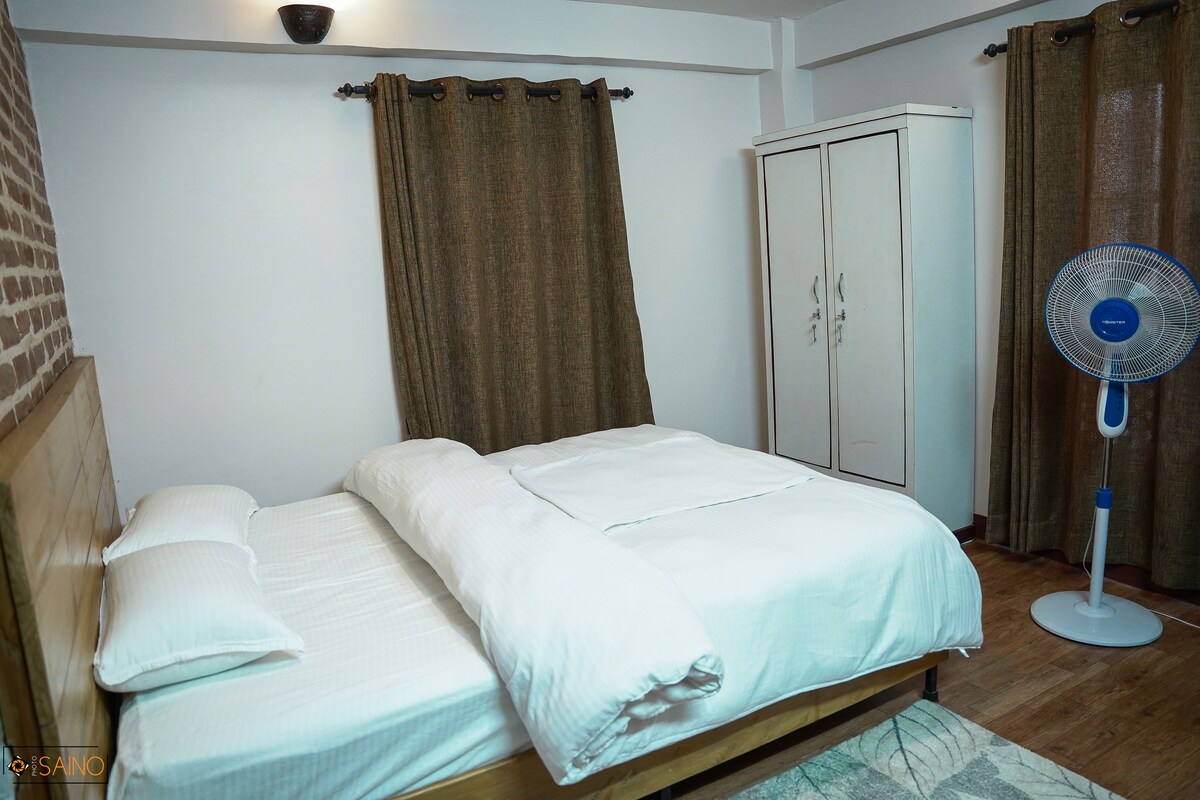 QueenBed with attached bathroom in Patan Pilachhen