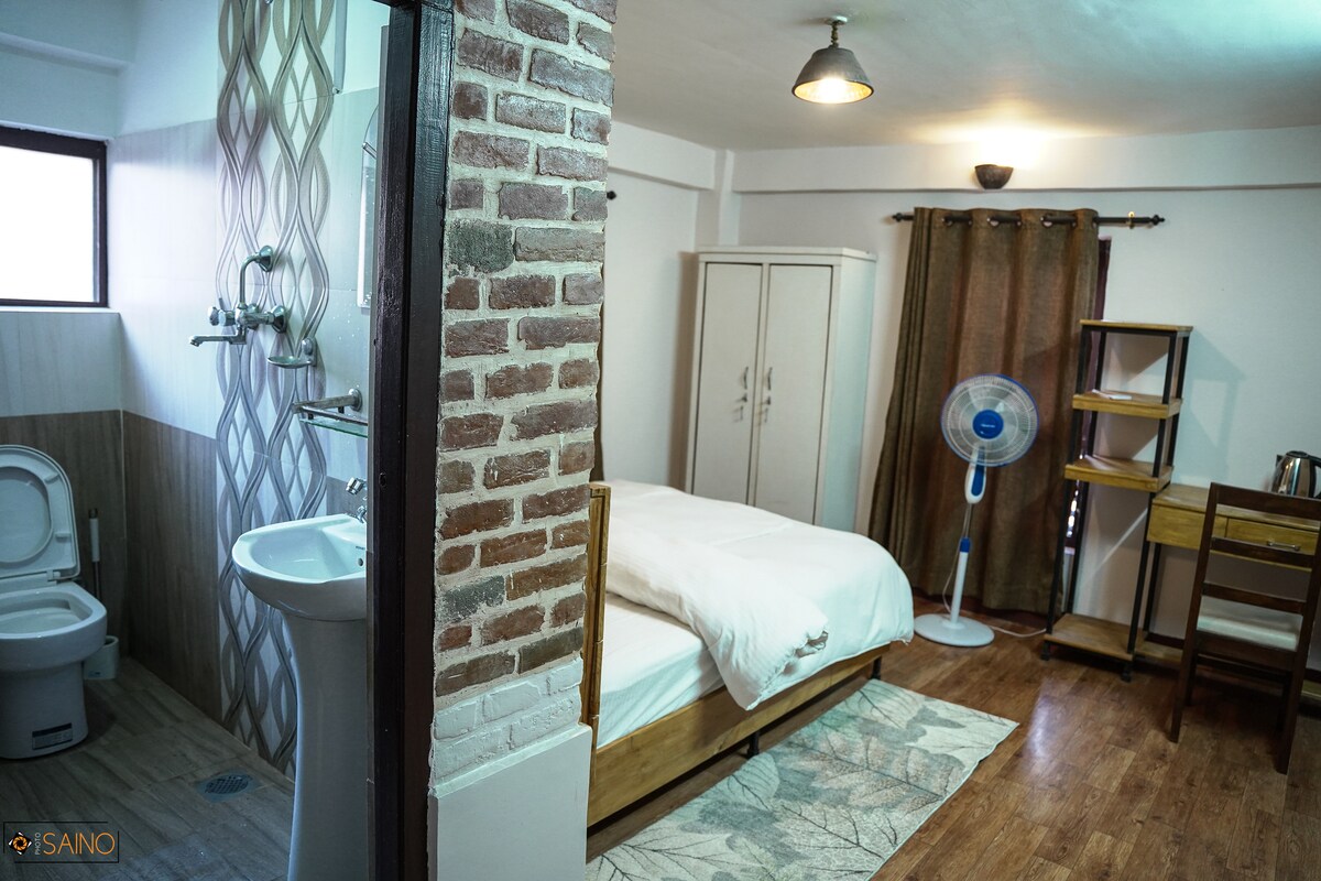 QueenBed with attached bathroom in Patan Pilachhen — photo