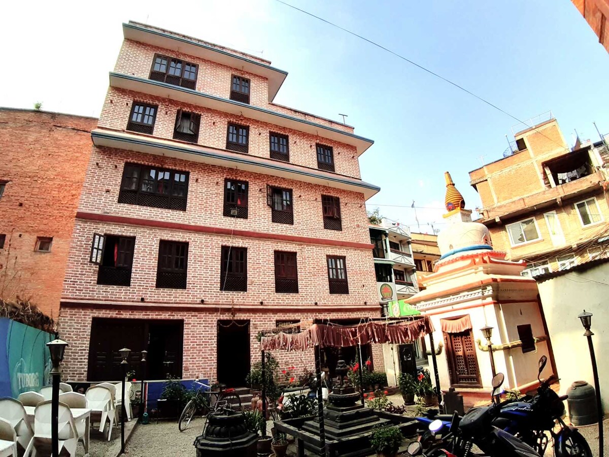 QueenBed with attached bathroom in Patan Pilachhen — photo