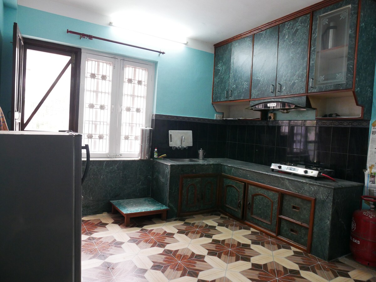 Service Apartment,2 bedroom,a sitting room,Kitchen — photo