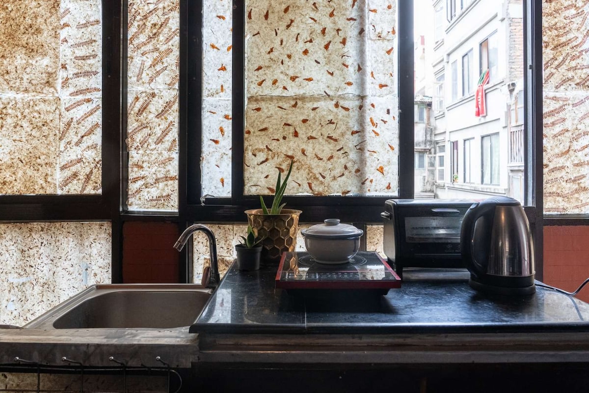 Traditional Newari 1bhk studio in Pigeon Homestay — photo