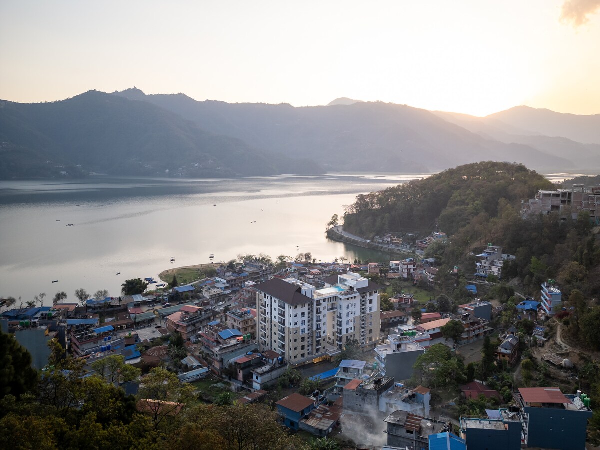 𝐀𝐓𝐈𝐓𝐇𝐈 𝐒𝐔𝐈𝐓𝐄𝐒
(Executive Suite) — photo