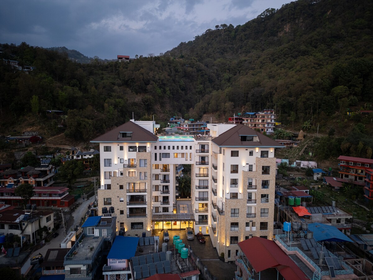 𝐀𝐓𝐈𝐓𝐇𝐈 𝐒𝐔𝐈𝐓𝐄𝐒
(Executive Suite) — photo