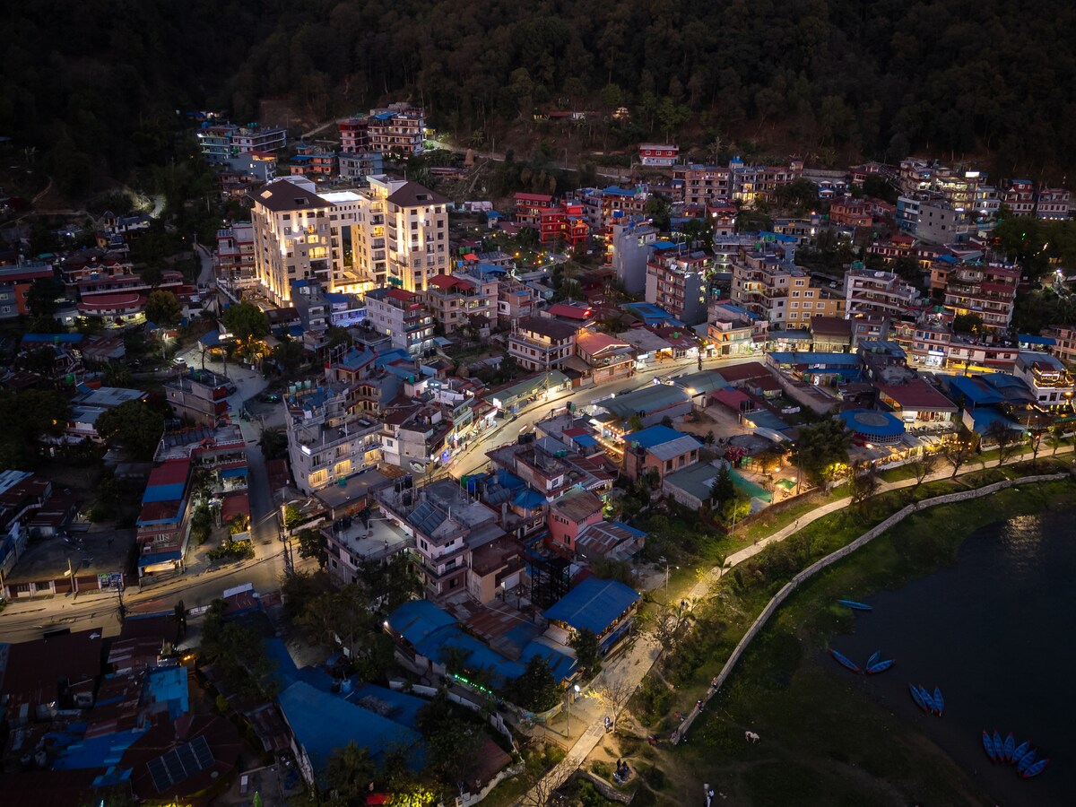 𝐀𝐓𝐈𝐓𝐇𝐈 𝐒𝐔𝐈𝐓𝐄𝐒
(Executive Suite) — photo