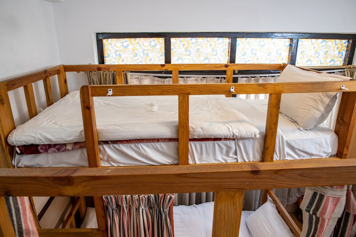 Shared 4 Bed Female Dorm Shangrila Boutique Hotel