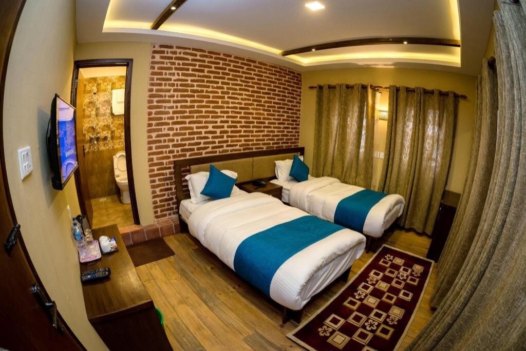 stander twin room ground flower — photo