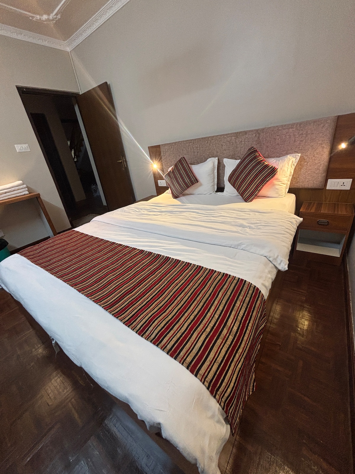 Beautiful Double Bed room by Mums Homestay — photo