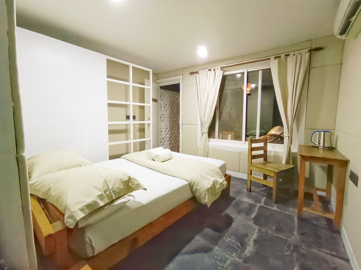 Ranas Cottage V -Double bed -AC