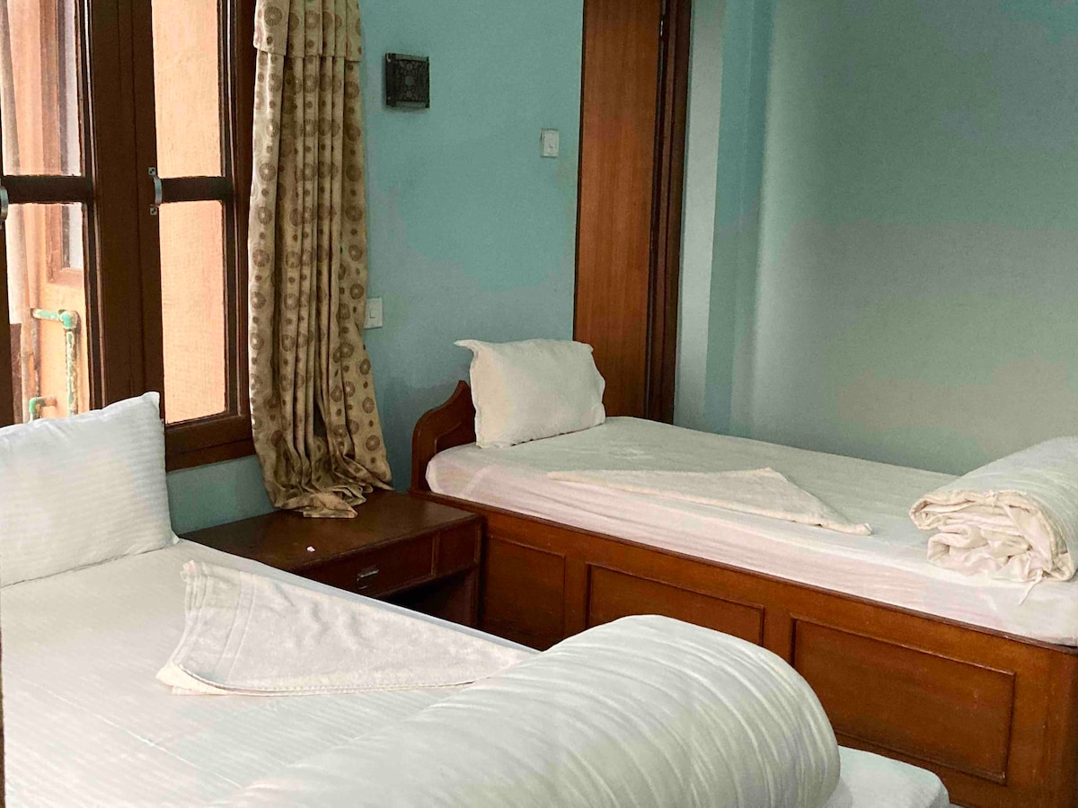 Lovely 1 Private Room with Balcony sunset view — photo