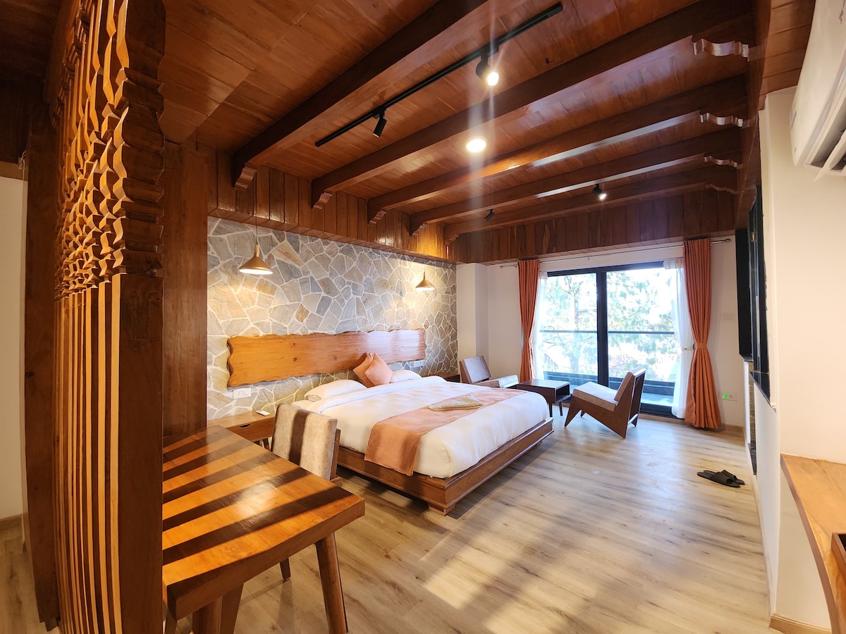 Beautiful Suite Room with Panoramic Mountain View — photo