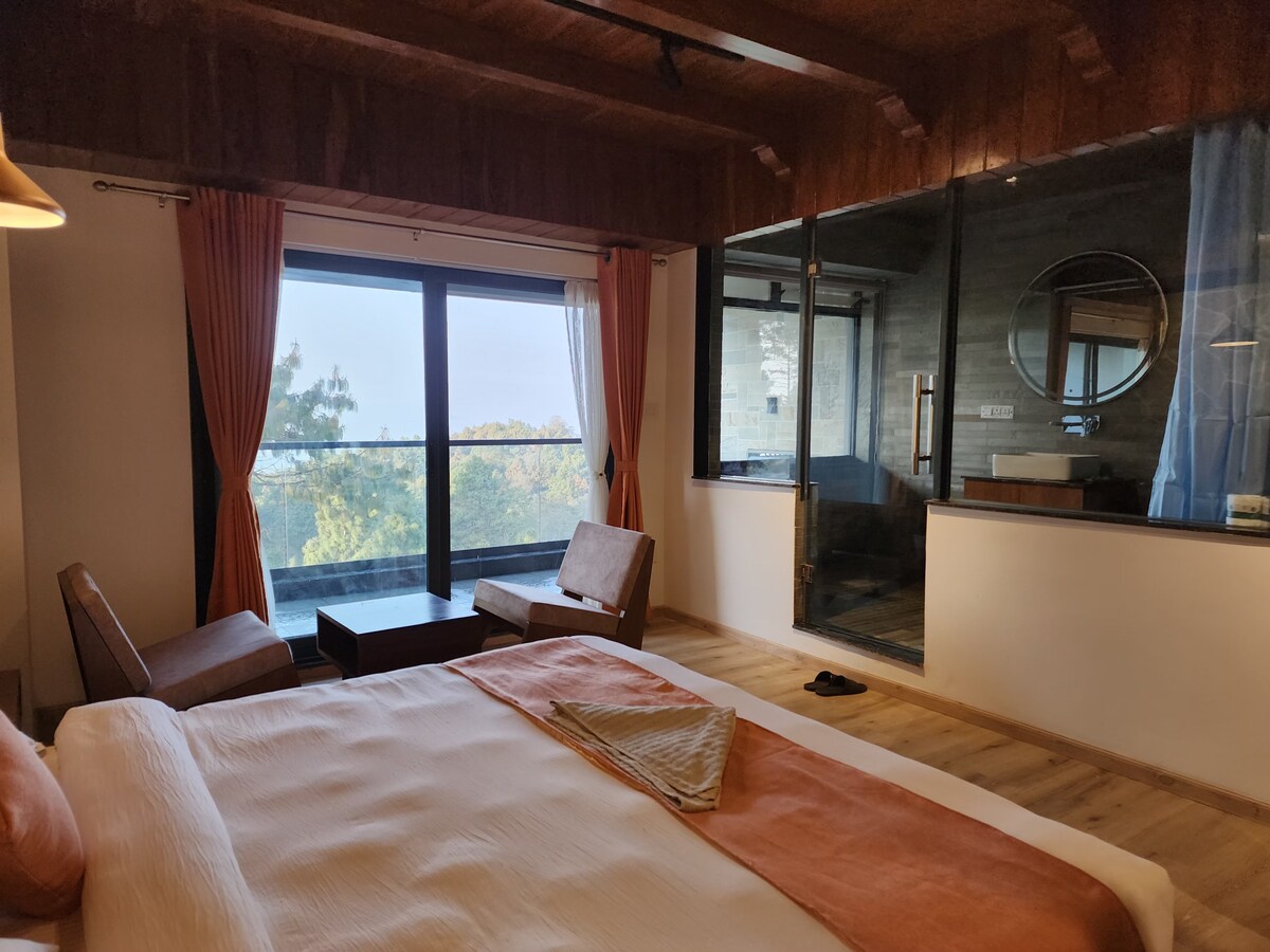 Beautiful Suite Room with Panoramic Mountain View — photo