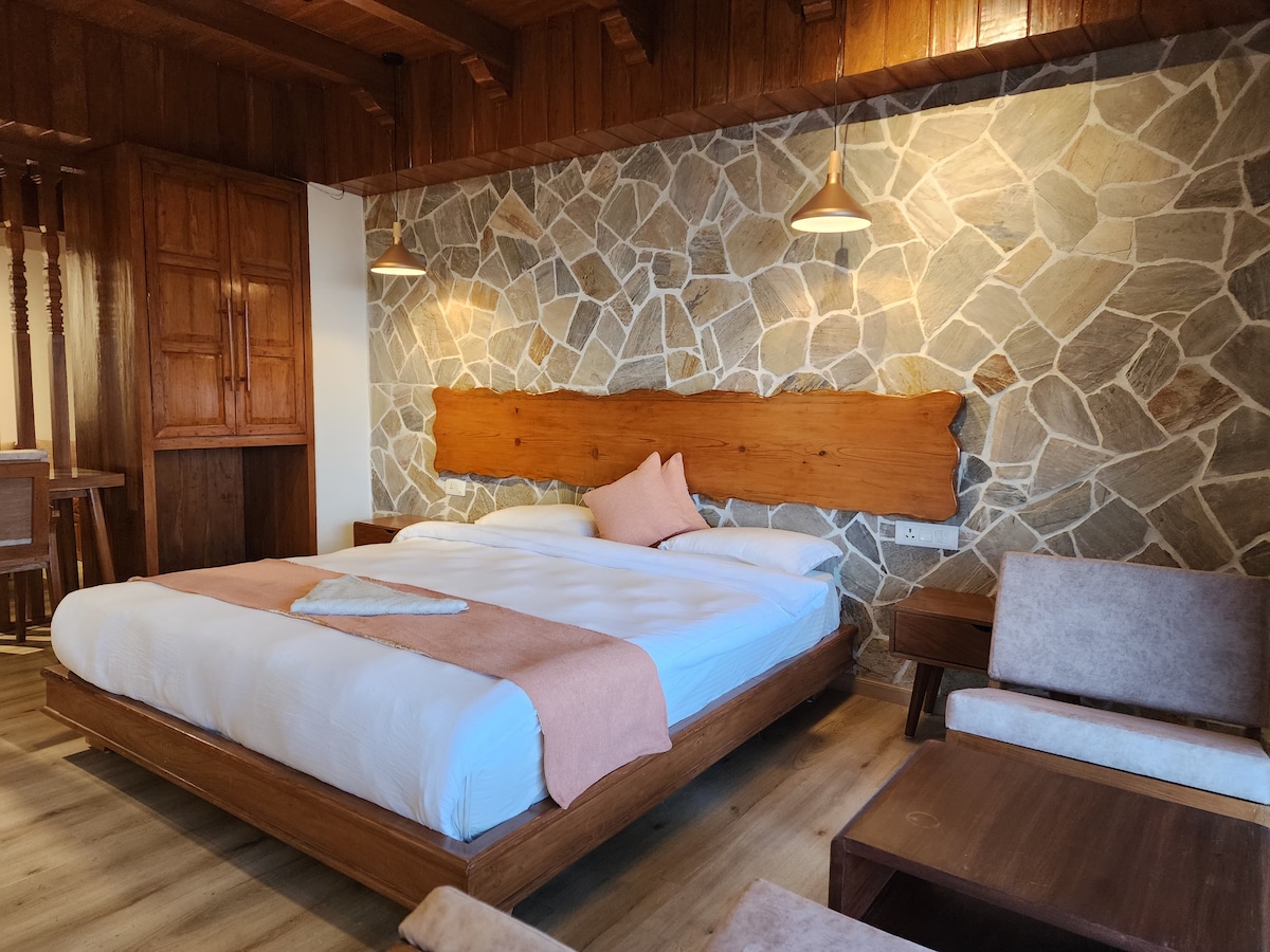 Beautiful Suite Room with Panoramic Mountain View — photo