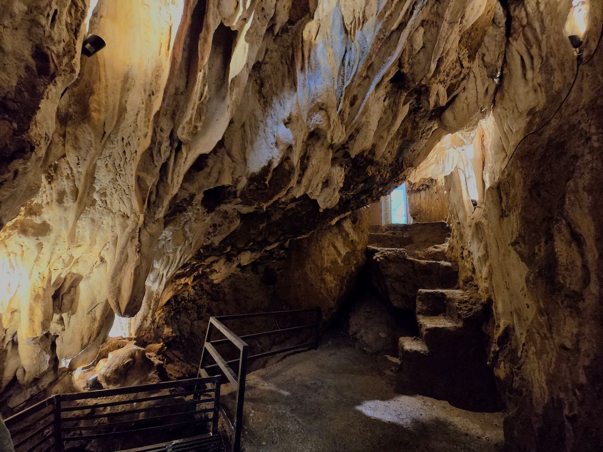 Private Peaceful Villa w/ Private Cave & Lakeview — photo