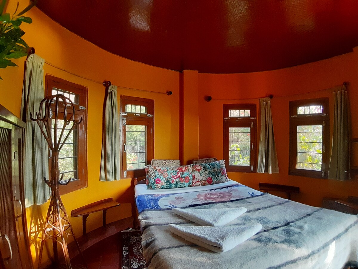 The Castle on the Hill Offering Lakeview and Pool — photo