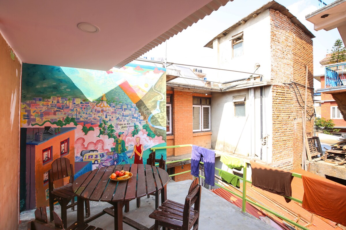 The Beehive, private rooms for budget travelers — photo