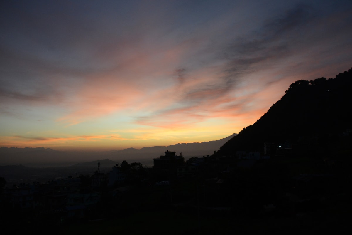 Beautiful house and garden — photo